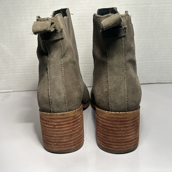 TOMS Women's Esme Desert Taupe Suede Chelsea Boot Size 8. 2.5” heel size - Picture 5 of 15